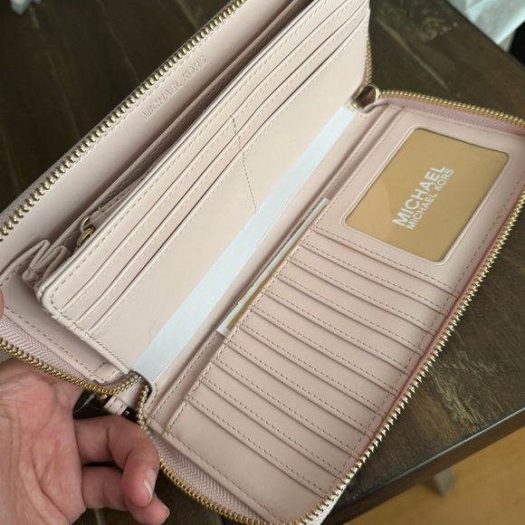 Michael Kors Large Wallet in Powder Blush - Picture 4 of 6